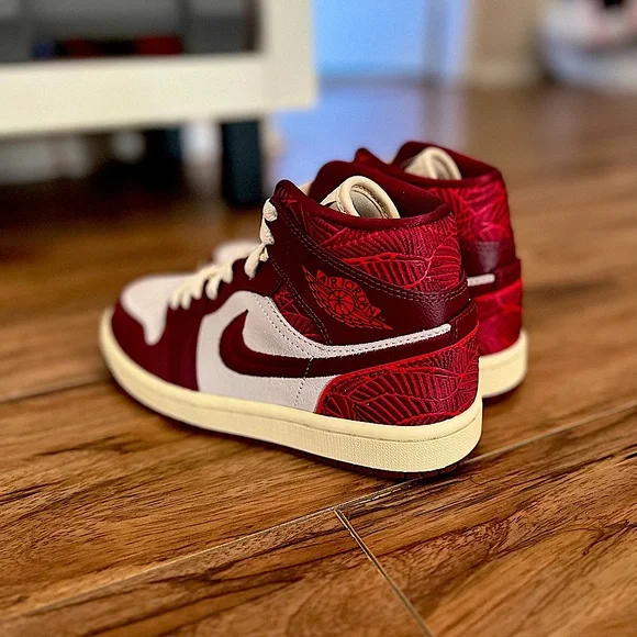 Air Jordan 1 Special Edition “Tiki Leaf” - Picture 8 of 10